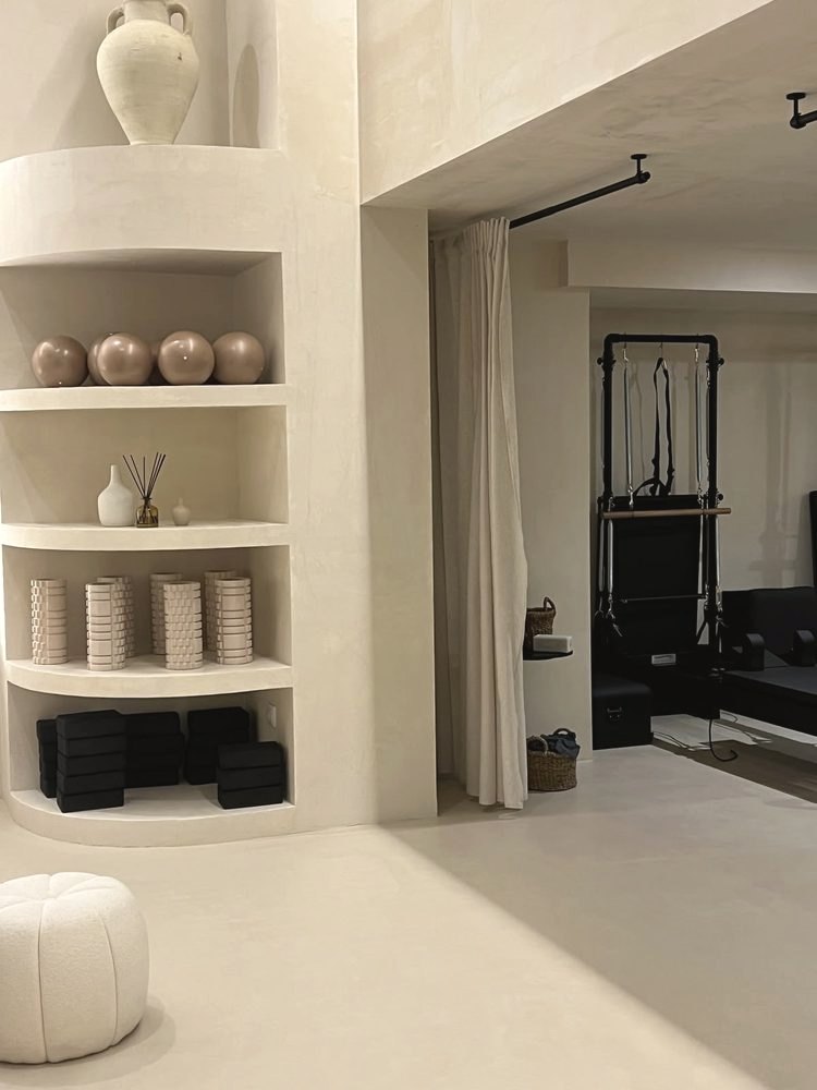 Lounge at HER Wellness